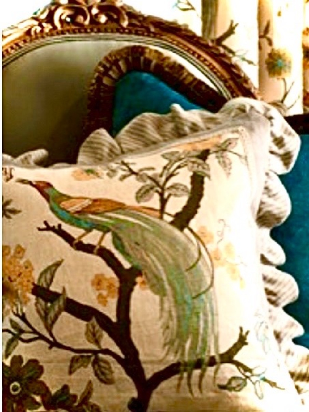 PILLOW TALK Pair Regal Peacock Pillow Shams Queen 33”Parchment/French Blue NWT